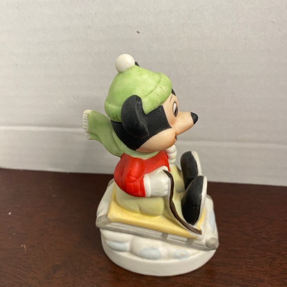 Vintage Walt Disney ceramic Mickey Mouse figure sledding 4” - Picture 4 of 5